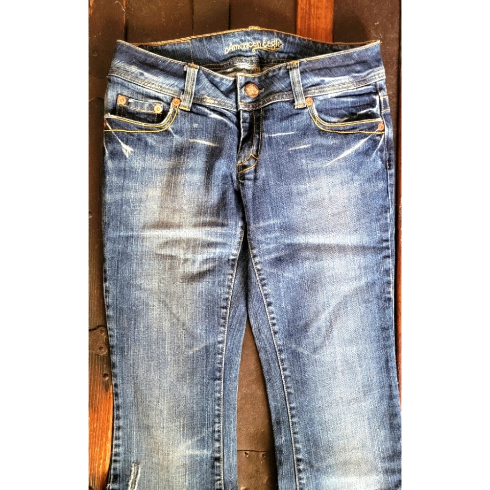 American Eagle Artist Jeans size 6 short. Really cute bootcut/flare jeans.